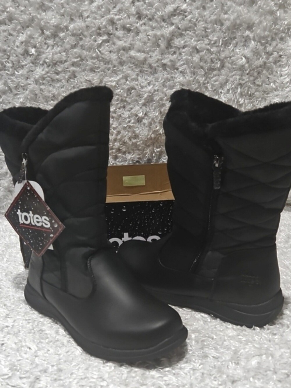 totes Women's Black Quilted Winter Boots Waterproof Faux Fur Lined 10W Wide